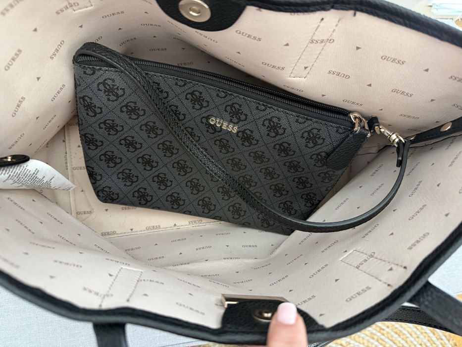 Дамска чанта Guess