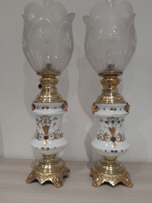 Două superbe Lămpi cu abajurul și coșul din Cristal