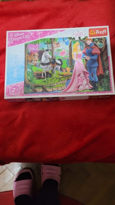 Vând Puzzle pentru fetițe de peste 7 ani cu 200 de piese