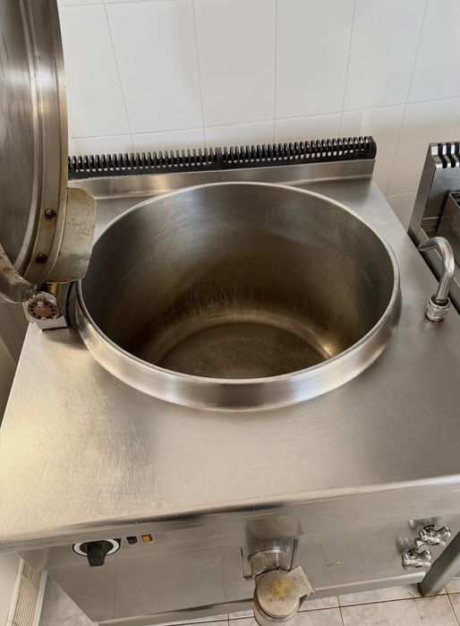 Marmită profesională– tigaie basculantă inox – stare bună