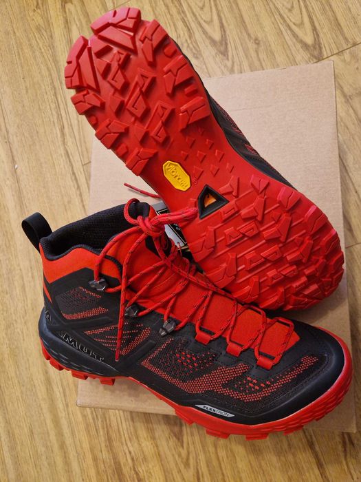 Ghete trail Mammut Goretex, waterproof, noi, in cutie,munte,iarna,tura