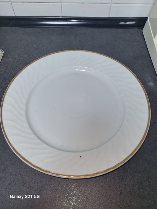 Порцеланова чиния