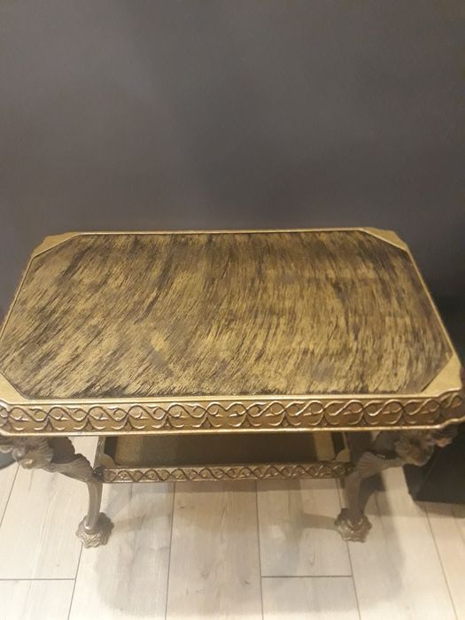 Стол журнальный интерьерный