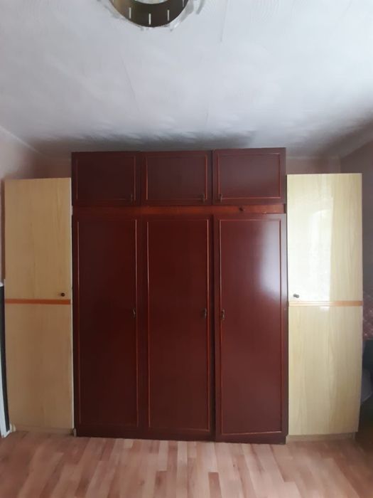 Шкаф плательный хороший полированный