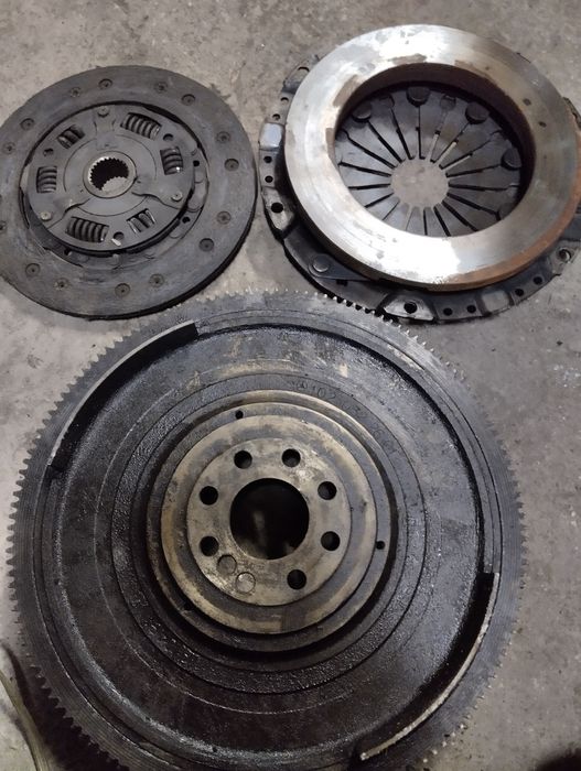 Маховик мерс 190 продам