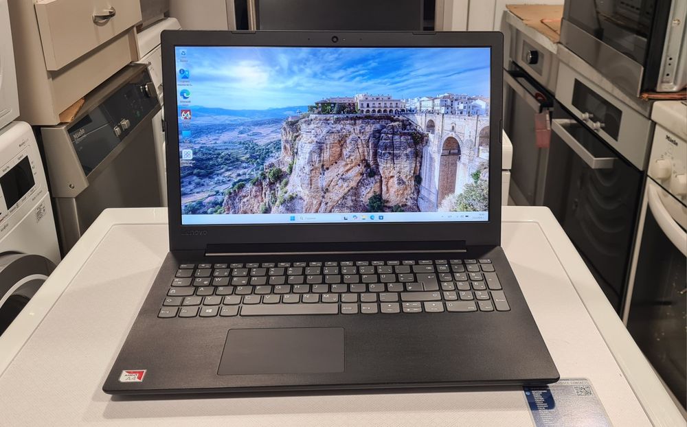 Лаптоп  Lenovo 15.6 RAM 8Gb DDR4, SSD 128/Windows 11