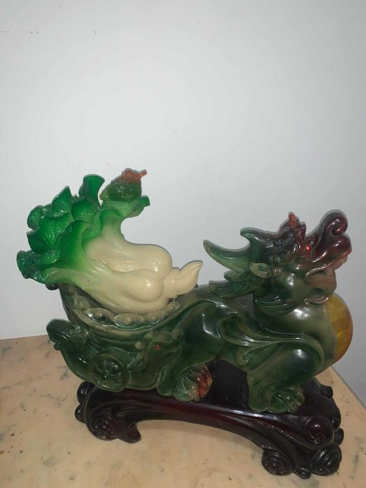 Statuie cu tenta chinezeasca dragon