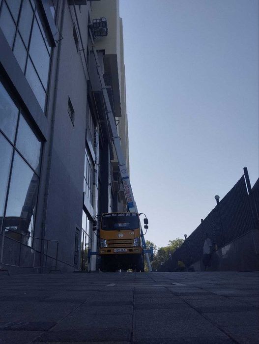 AVTOLIFT 32 metr yuklarni yuqori qavatlarga chiqarish (MOBILNIY LIFT)