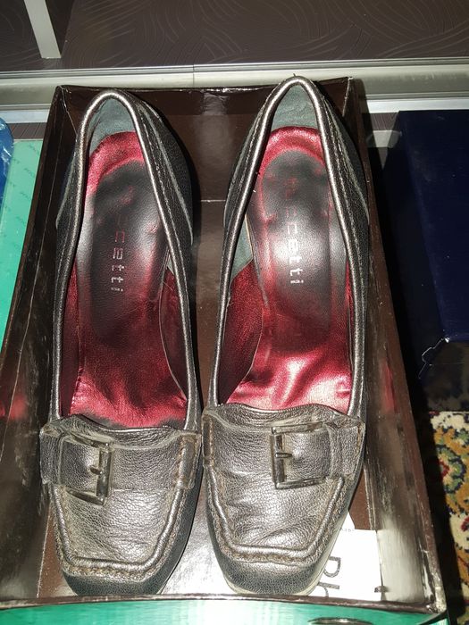 Продаются женские туфли