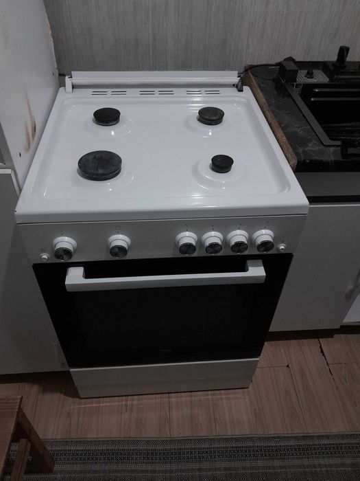 Газовая плита С электро-духовкой