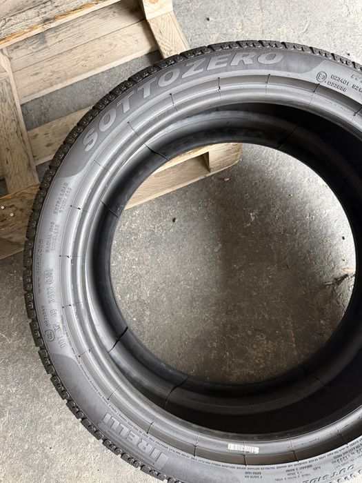 2 anvelope iarna 245/35/18 , Pirelli , RunFlat , DOT 2021 , 7 mm !