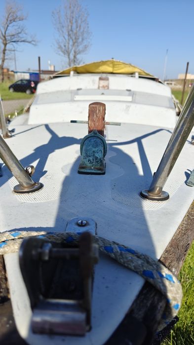 Ветроходна лодка яхта