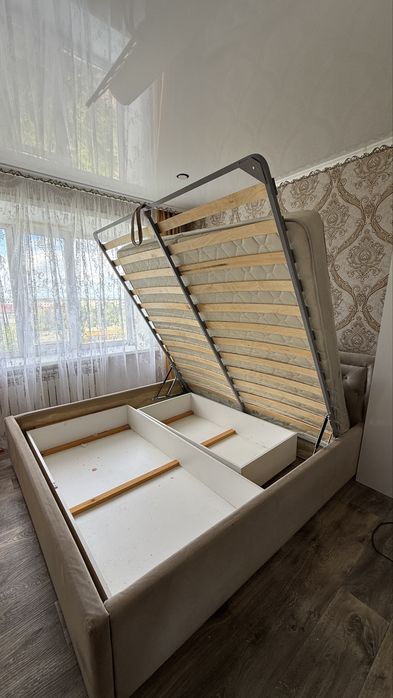 Продам 2 спальную кровать 180*200