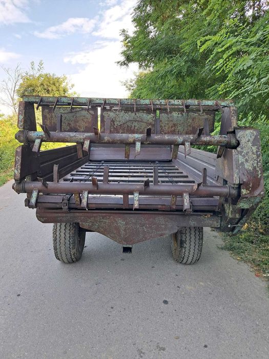 remorca pentru imprastiat gunoiul