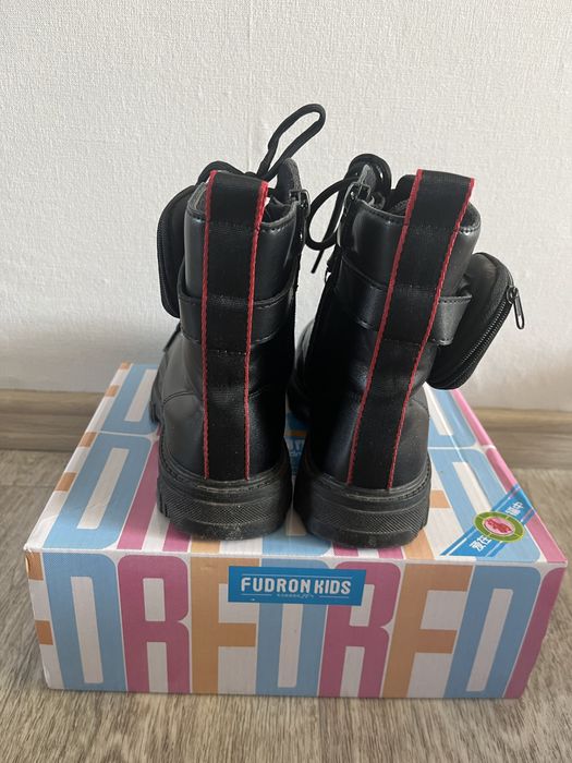 Продам ботинки детские