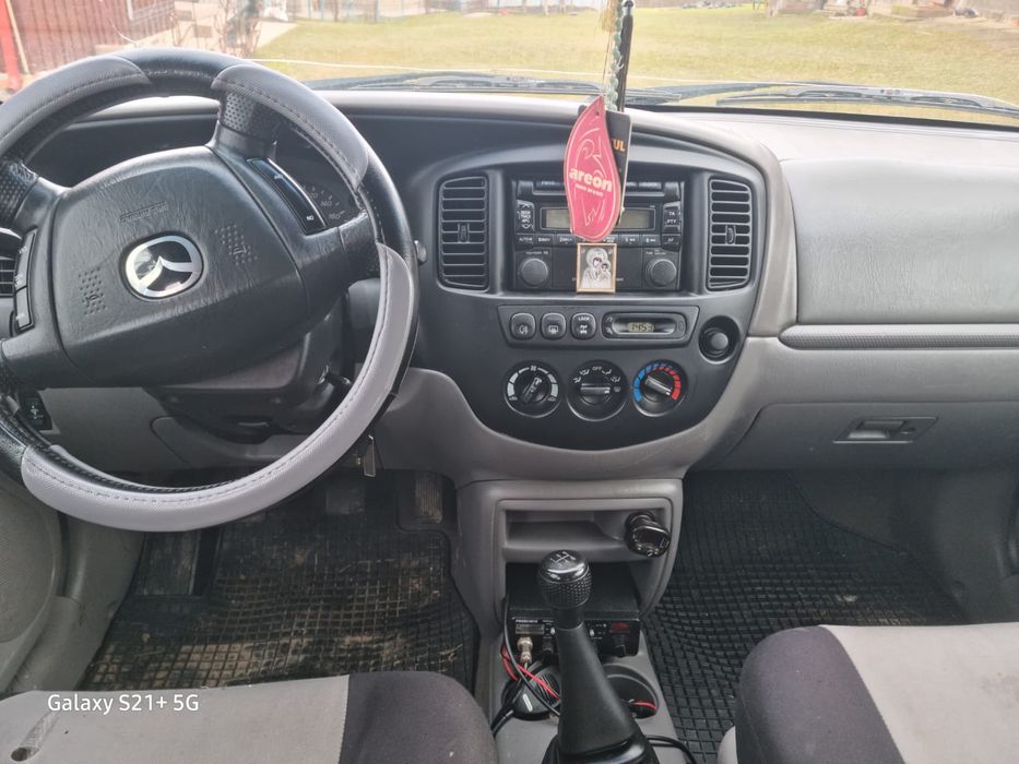Vând Mazda Tribute