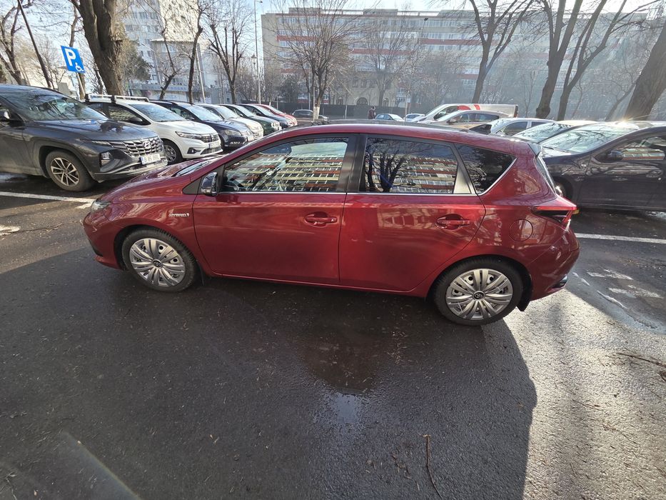 TOYOTA Auris  Hatchback hibrid 1.8L