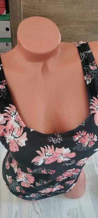 Vând Costum baie