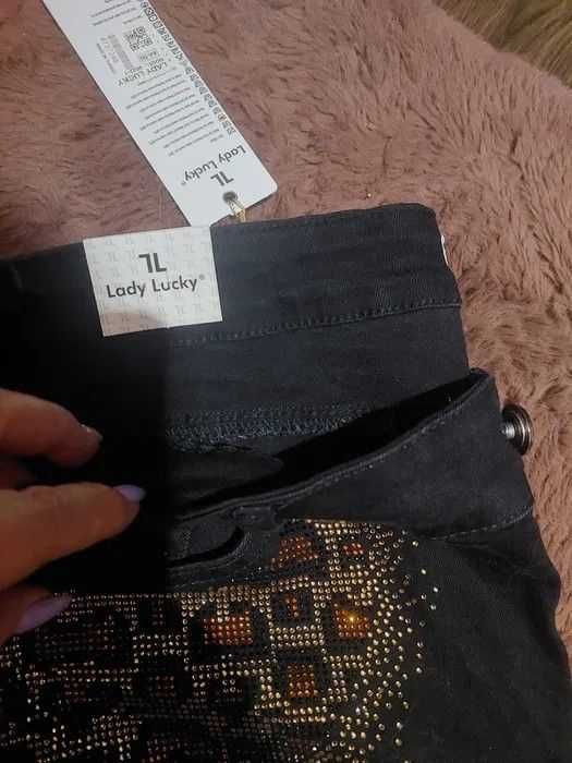 Брендовые джинсы со стразами на карманах разм. 52 Турция