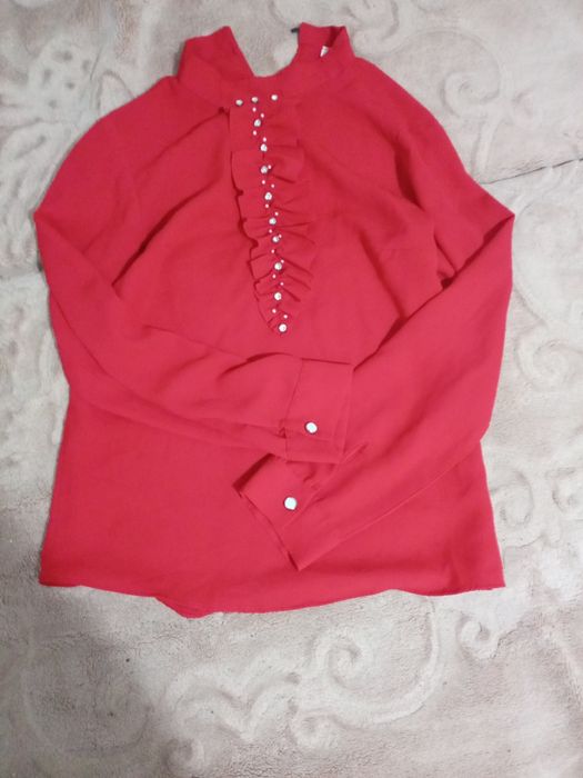 Bluza de culoare roșie