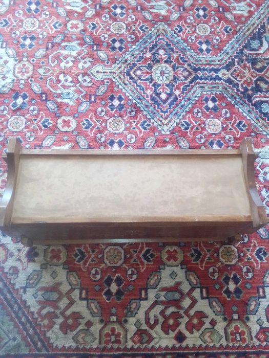 Продавам кутия за вино