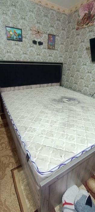 Кровать с матрацом