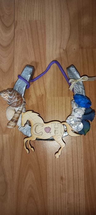 Vând potcoave decorative și semne de boxă