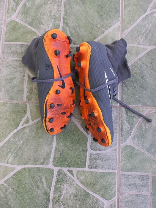 Продавам футболни обувки.