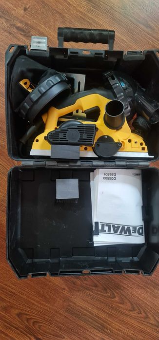 Электрорубанок Dewalt D26500K