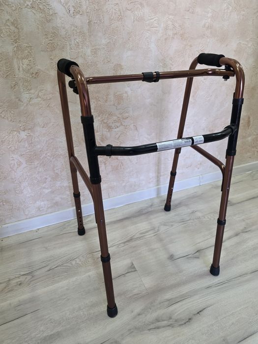 Продам ходунки для взрослых в отличном состоянии