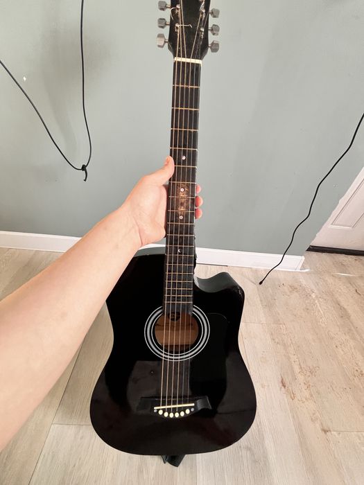 Акустическый гитара 6 струни