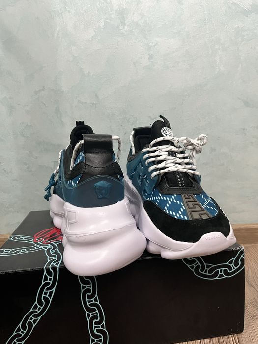 Versace chain reaction