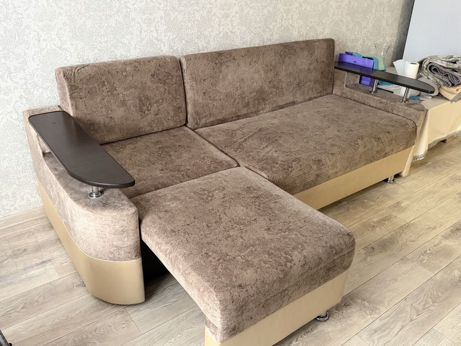 Продается удобный и практичный диван