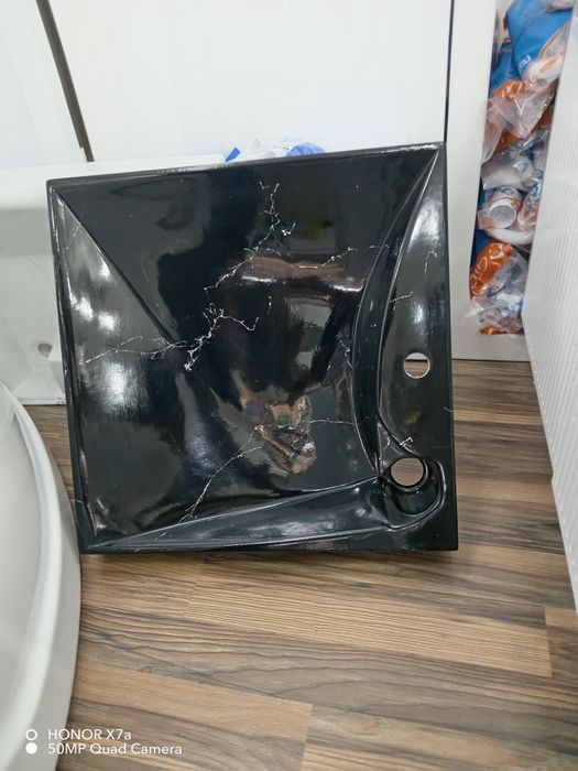 Kirmoshina ustiga Rakvina. akril keramik