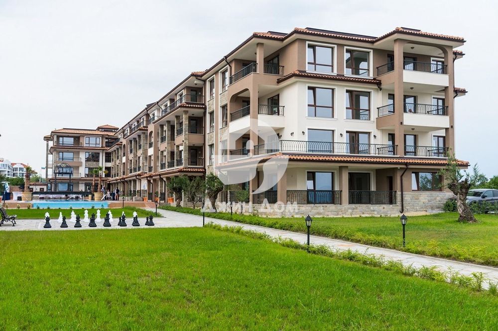 Продава се Тристаен апартамент в Бургас, Сарафово - 140 кв.м за 1439 €/кв.м - Снимка #9
