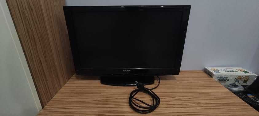 Комплект настолен компютър с клавиатура, мишка, монитор, тонколони