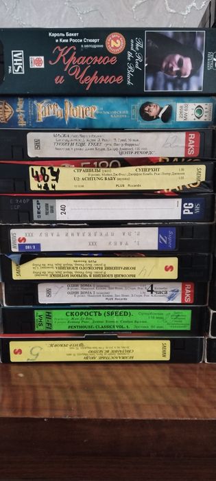 Диски DVD.    диски, видео кассеты