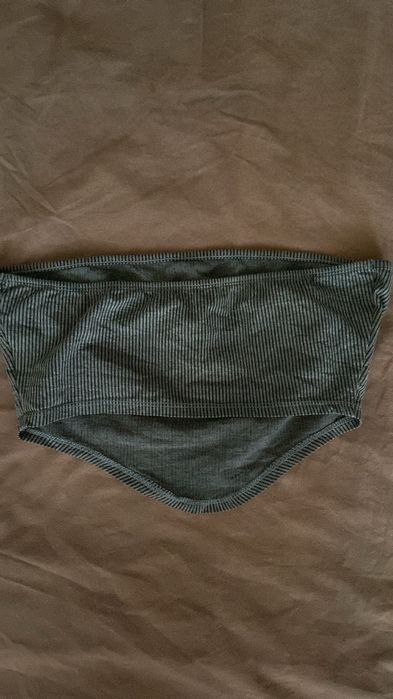 Дамски топове в размер S и XS. В добро състояние ( обличани са рядко).