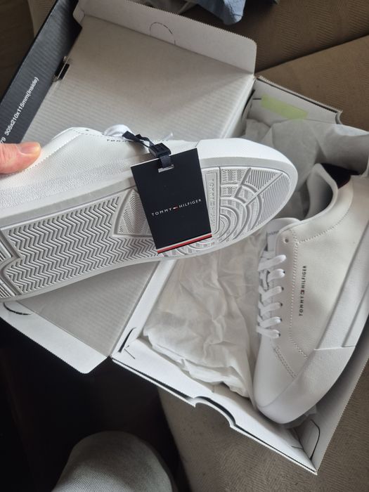 Нови бели сникърси  Tommy Hilfiger, размер 41