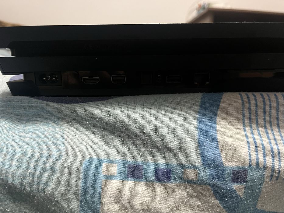 Ps 4 pro plus un joc la alegere