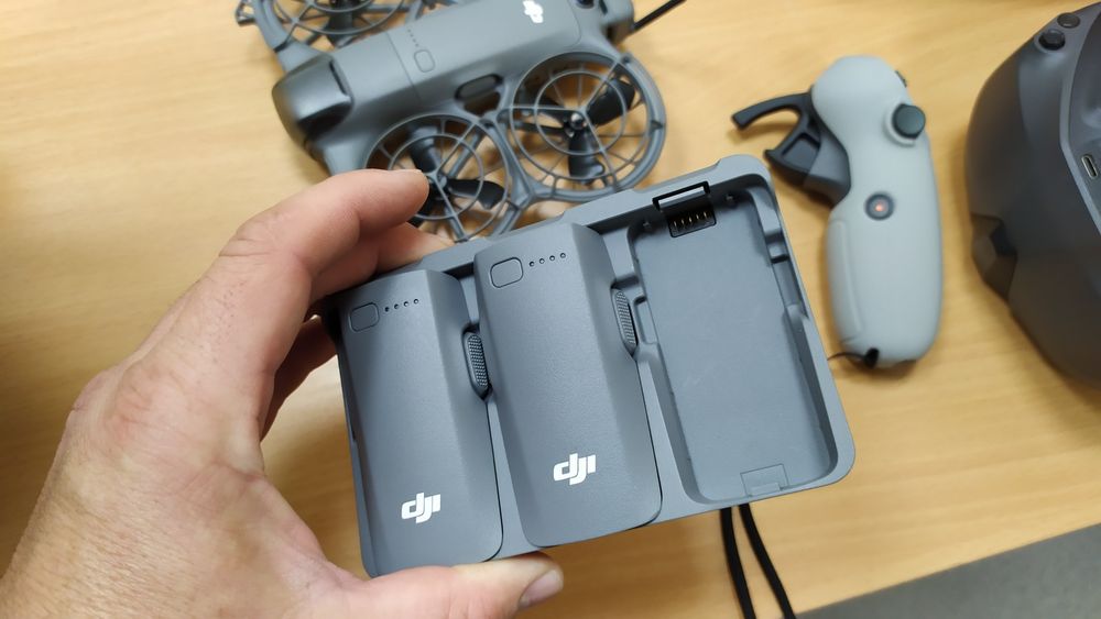 Продам дрон dji neo2