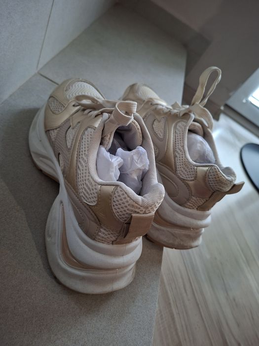 Дамски маратонки златно