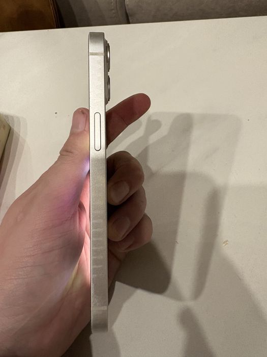 iPhone 13 128GB Starlight (белый)