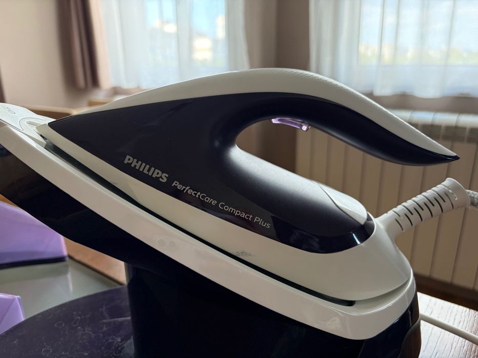 Ютия с парен генератор PerfectCare Compact Plus GC7933/30