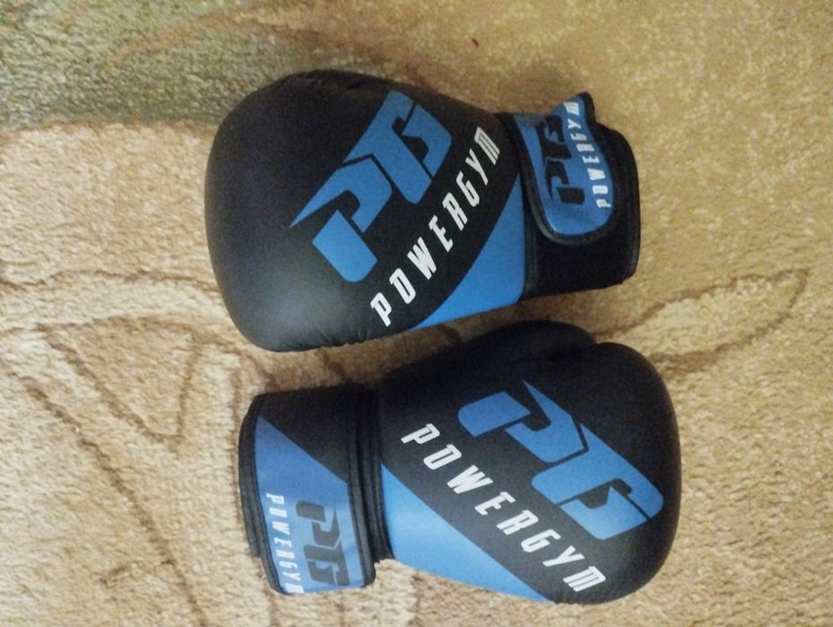 Боксерские перчатки