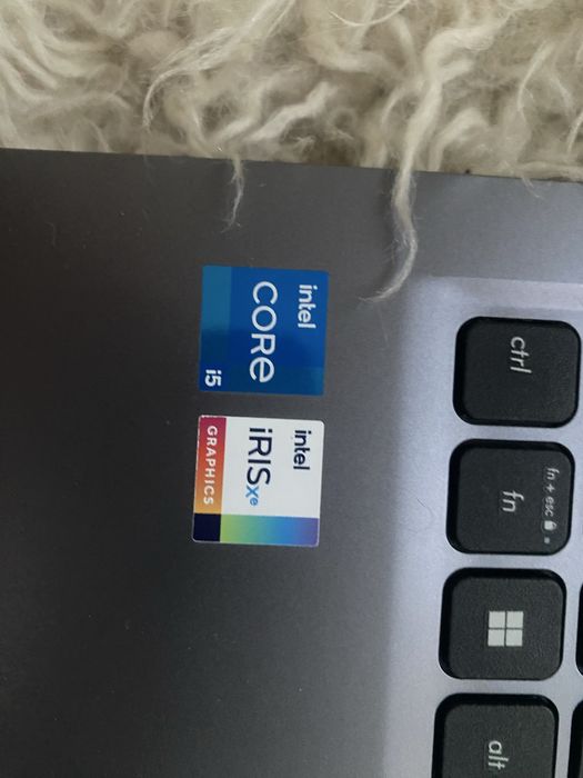 Нов лаптоп ASUS X515EA-BQ522 и нова Lenovo лаптоп чанта