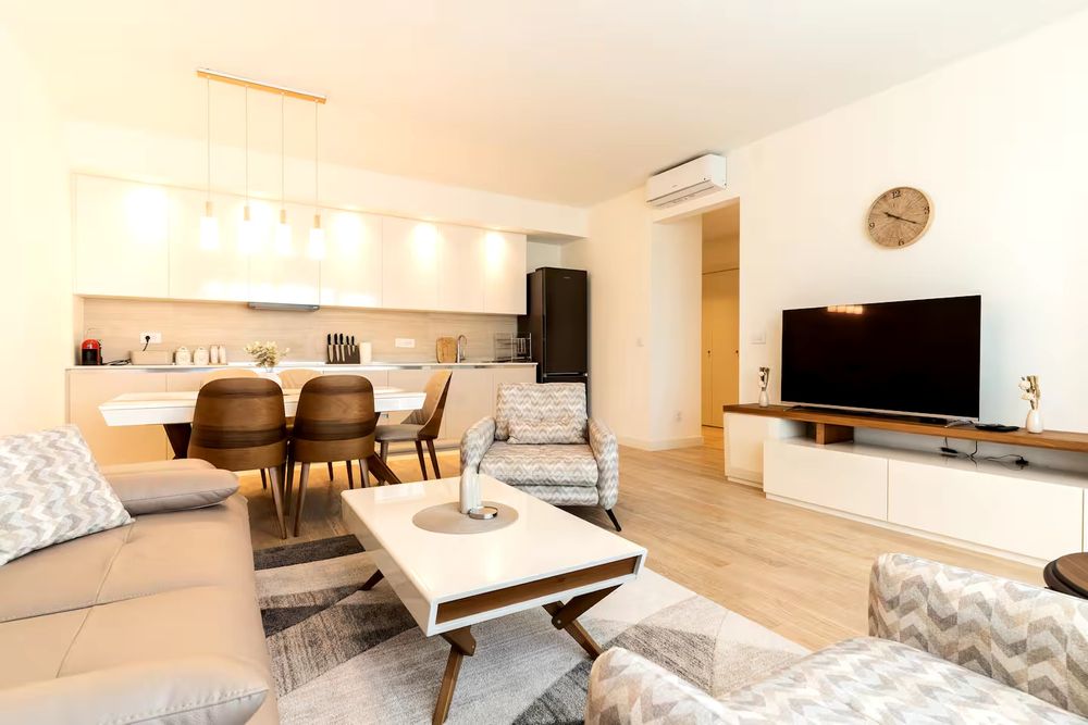 Дава се под наем Двустаен апартамент в София, Лозенец - 76 кв.м за 561 € - Снимка #2