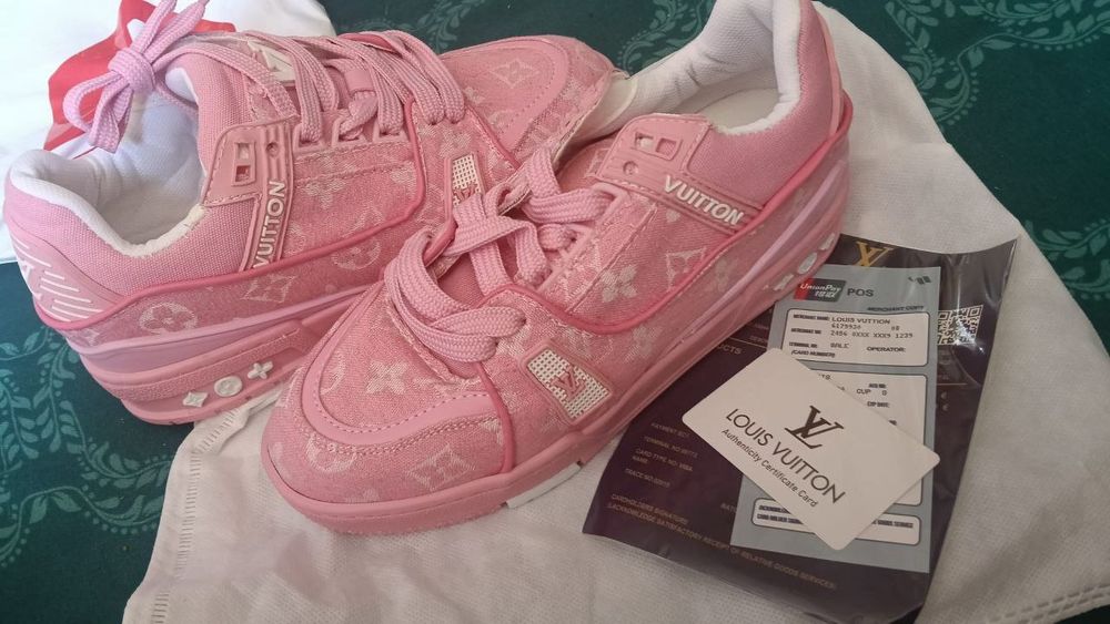 Adidași Louis Vuitton