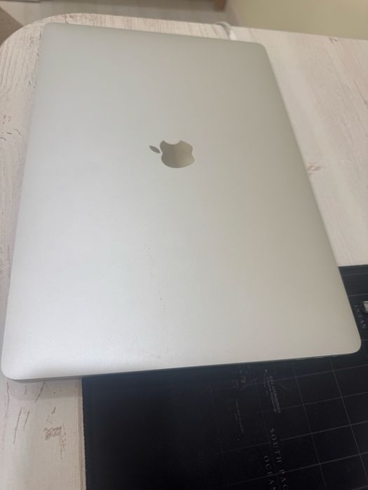 Macbook pro 16, i7