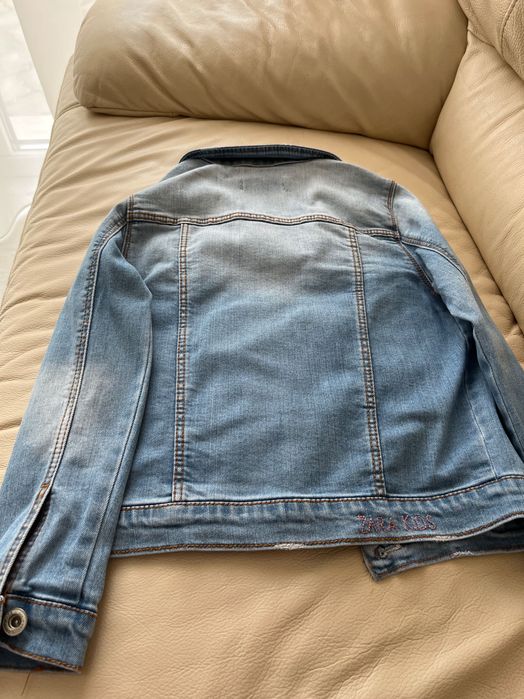 Vand geaca de blugi Zara copii
